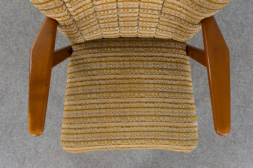 Mid-Century Beech Lounge Chair - (321-261.2)