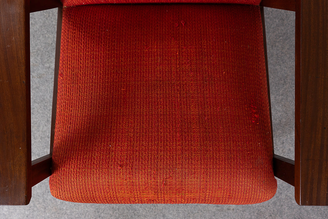 Teak Danish Lounge Chair - (321-231)