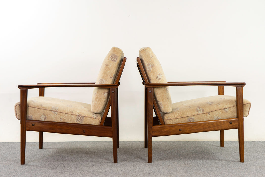 Teak Danish Lounge Chair Pair - (325-040)