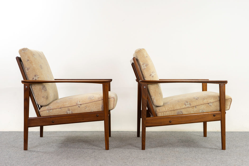 Teak Danish Lounge Chair Pair - (325-040)