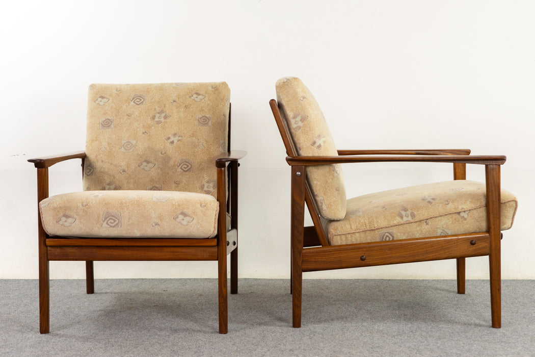 Teak Danish Lounge Chair Pair - (325-040)