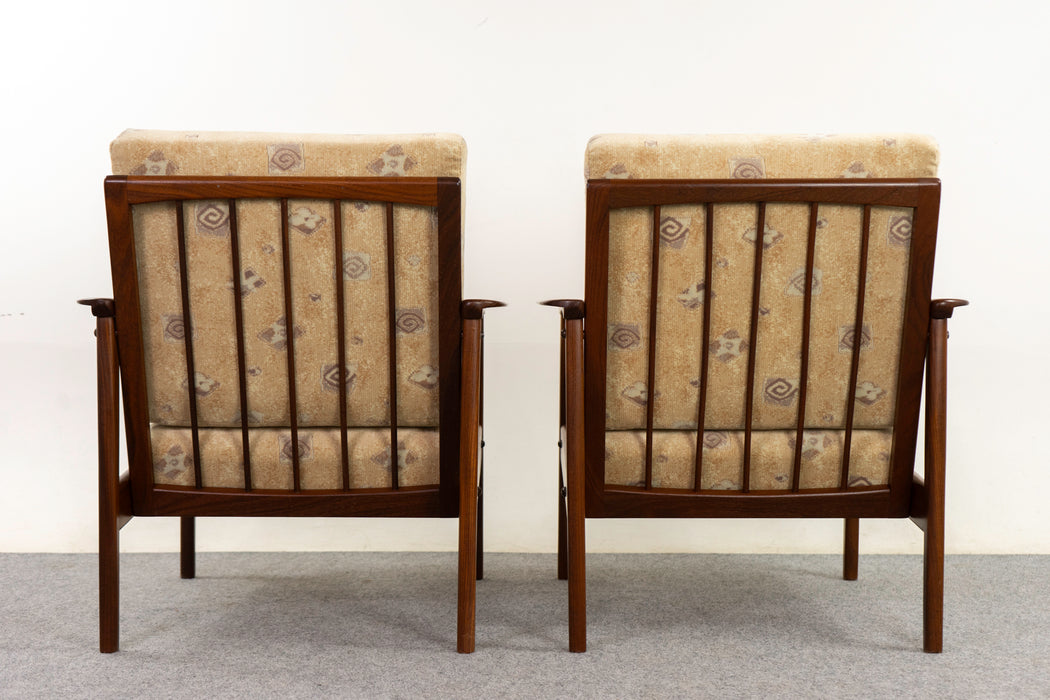 Teak Danish Lounge Chair Pair - (325-040)