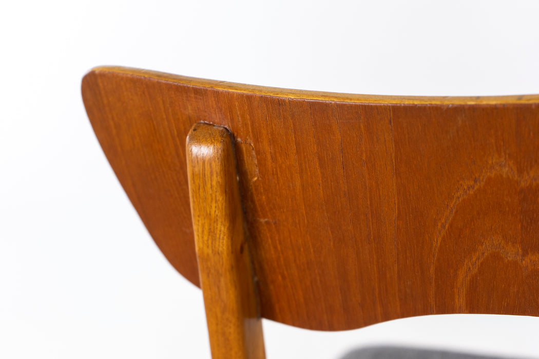 4 Danish Mid Century Teak & Oak Dining Chairs - (327-125)