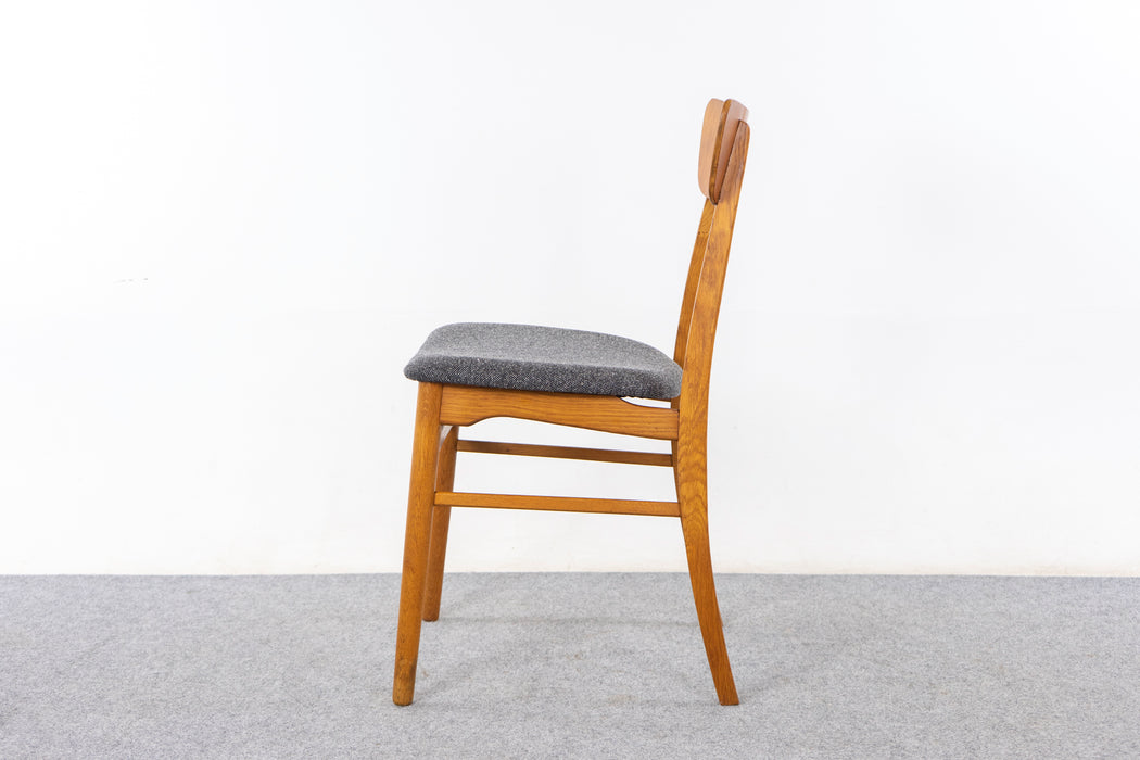 4 Danish Mid Century Teak & Oak Dining Chairs - (327-125)