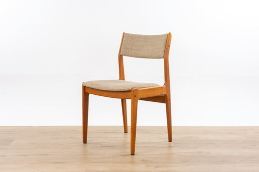 4 Mid-Century Teak Dining Chairs - (D1572)