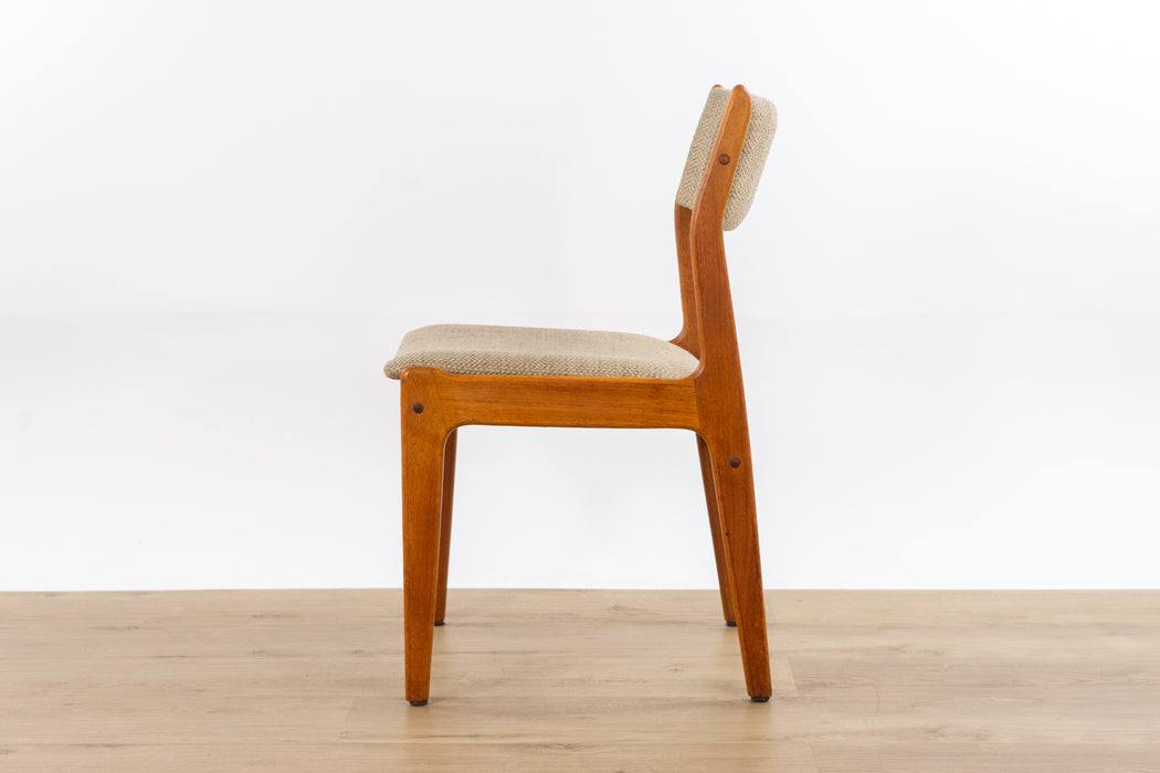 4 Mid-Century Teak Dining Chairs - (D1572)
