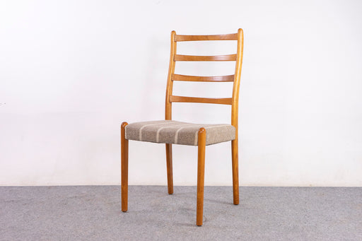 4 Danish Modern Teak Dining Chairs - (325-282)