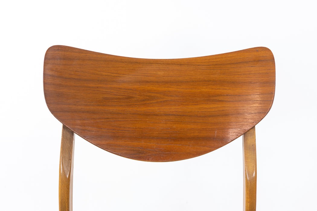 4 Danish Modern Walnut Dining Chairs - (325-043)