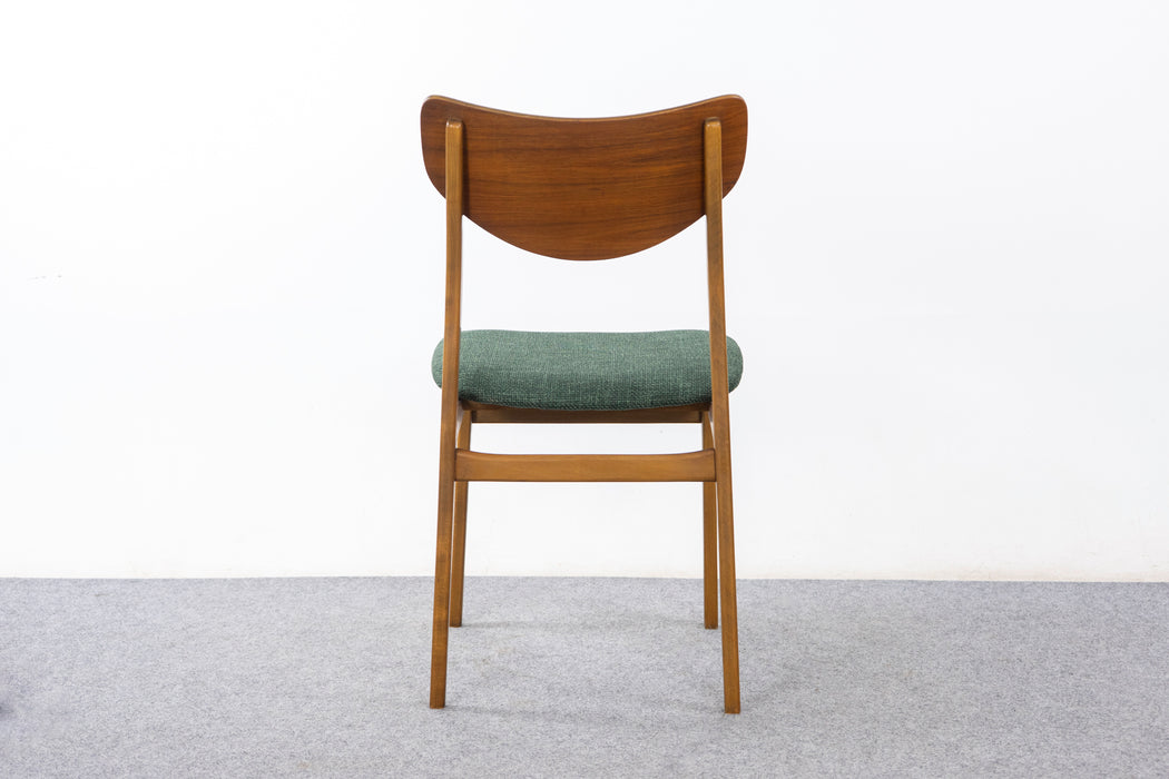 4 Danish Modern Walnut Dining Chairs - (325-043)