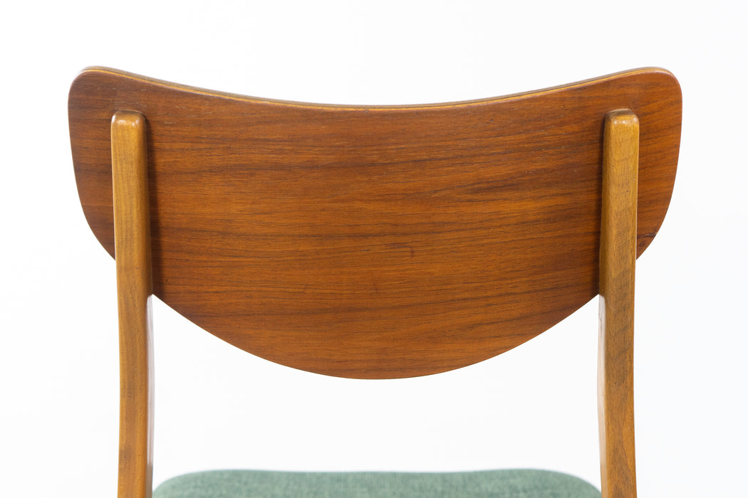 4 Danish Modern Walnut Dining Chairs - (325-043)