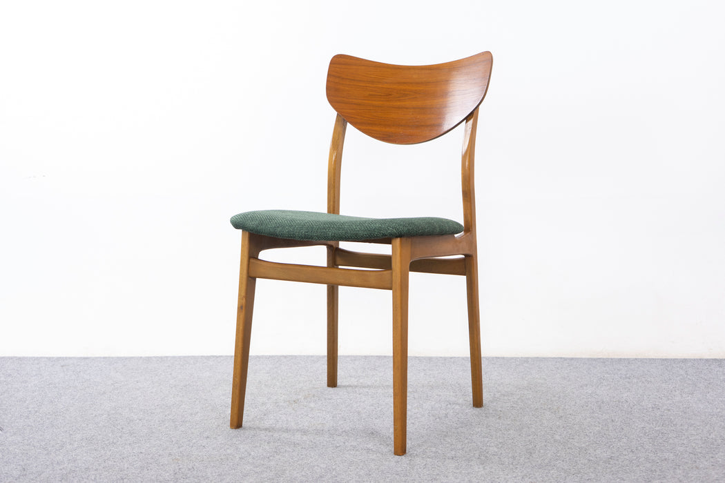 4 Danish Modern Walnut Dining Chairs - (325-043)