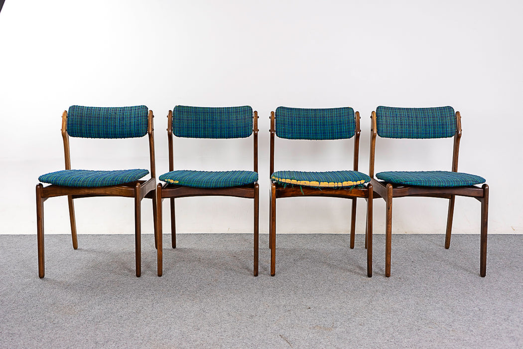 4 Rosewood Danish Dining Chairs - (320-123)