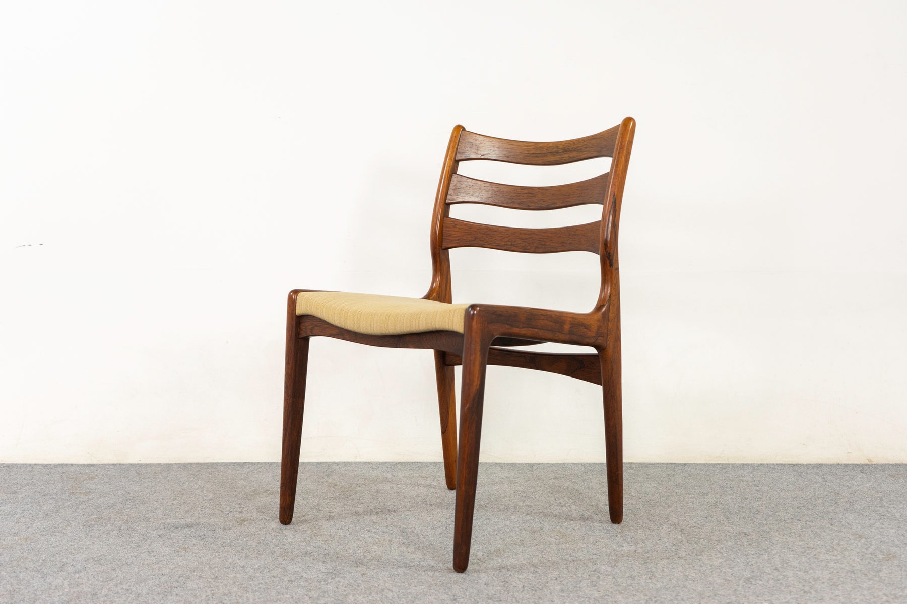 4 Rosewood Danish Dining Chairs - (325-150)