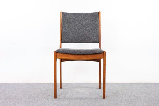 6 Mid-Century Modern Teak Dining Chairs - (D1478)