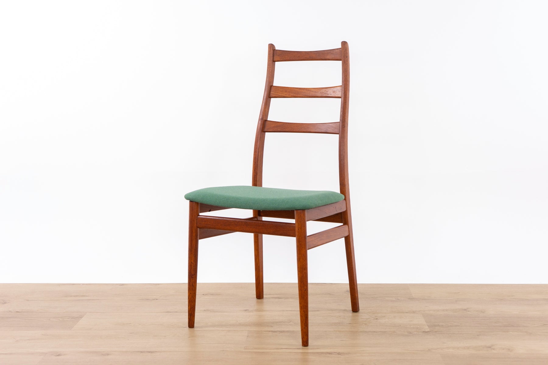 6 Danish Modern Teak Dining Chairs - (D1514)