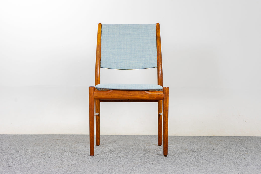 6 Danish Modern Teak Dining Chairs - (321-095)