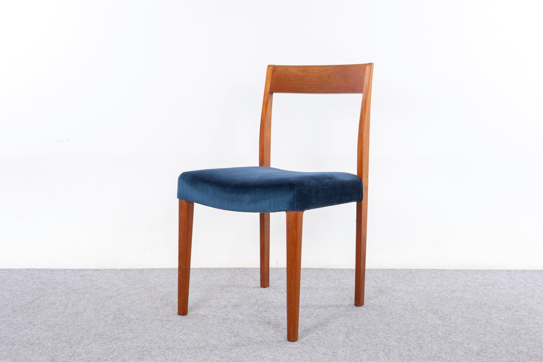 6 Danish Mid-Century Teak Dining Chairs - (D1480)