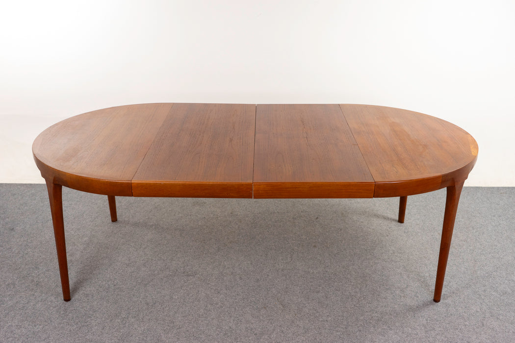 Teak Dining Table by Ib Kofod Larsen - (D1271)