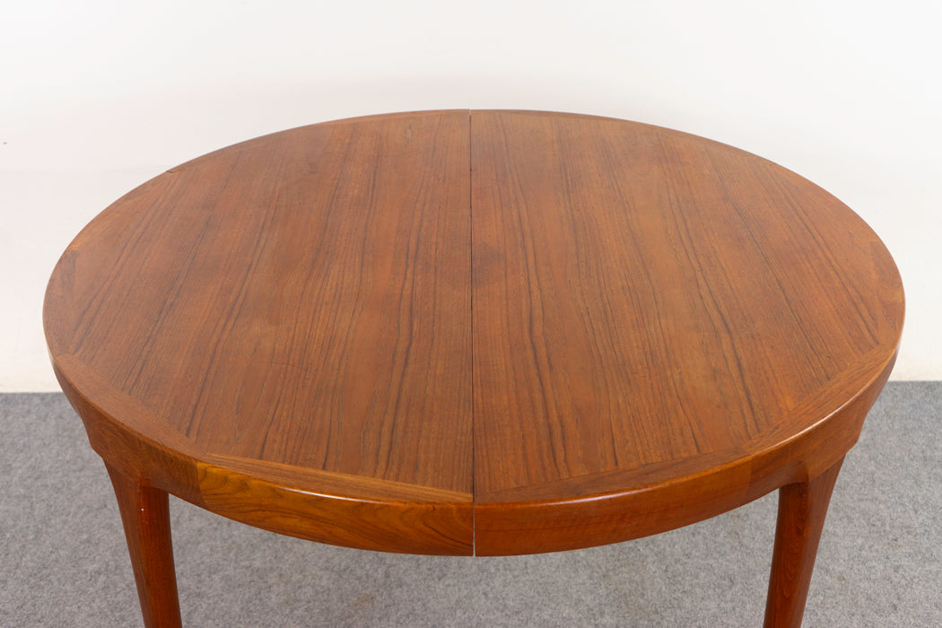 Teak Dining Table by Ib Kofod Larsen - (D1271)