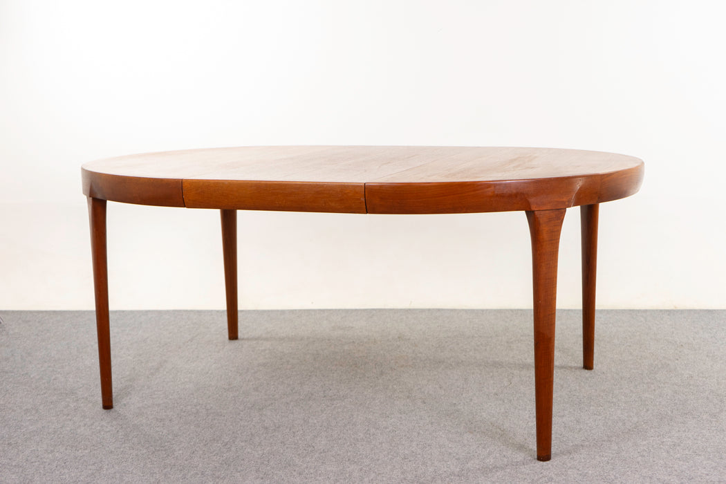 Teak Dining Table by Ib Kofod Larsen - (D1271)