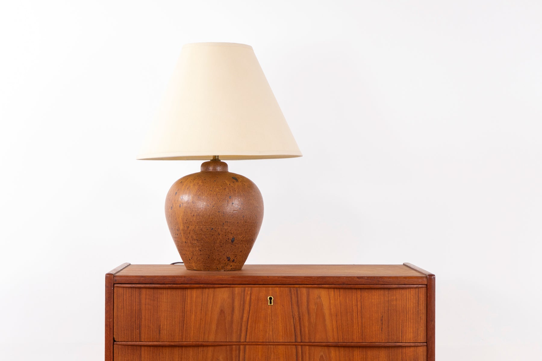Mid-Century Modern Ceramic Table Lamp - (D1524)