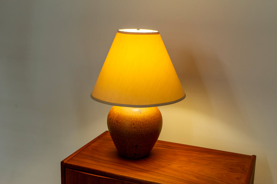 Mid-Century Modern Ceramic Table Lamp - (D1524)