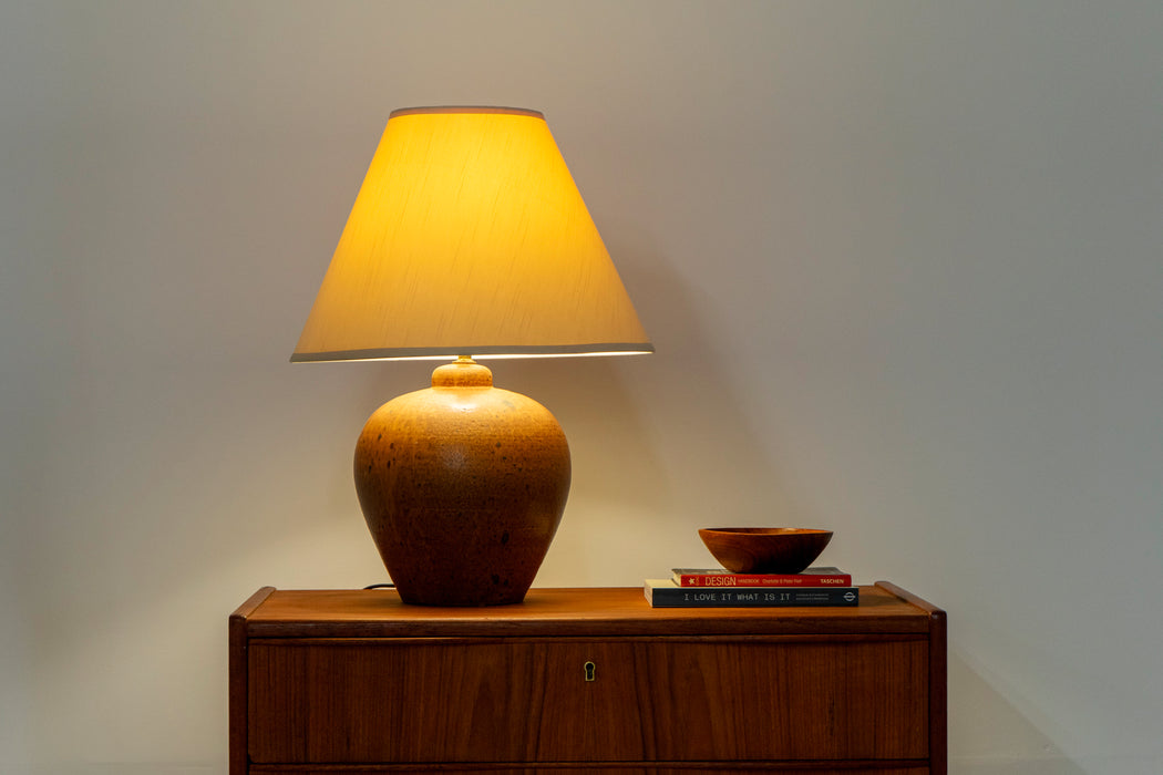 Mid-Century Modern Ceramic Table Lamp - (D1524)