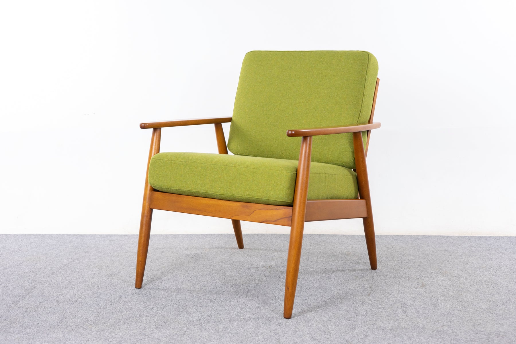 Danish Modern Beech Lounge Chair - (327-079)