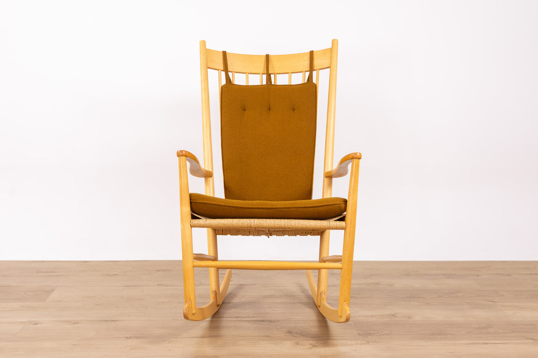 Hans Wegner J16 Beech Rocking Chair - (D1677)