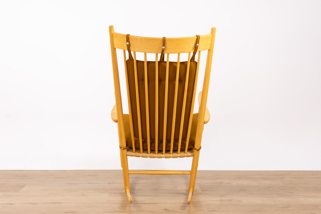 Hans Wegner J16 Beech Rocking Chair - (D1677)