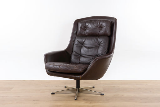 Danish Modern Leather Swivel Chair - (326-079)