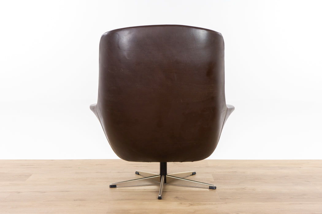 Danish Modern Leather Swivel Chair - (326-079)