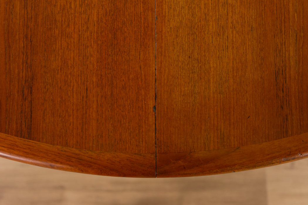 Danish Modern Teak Dining Table by Sigh & Søn - (D1538)
