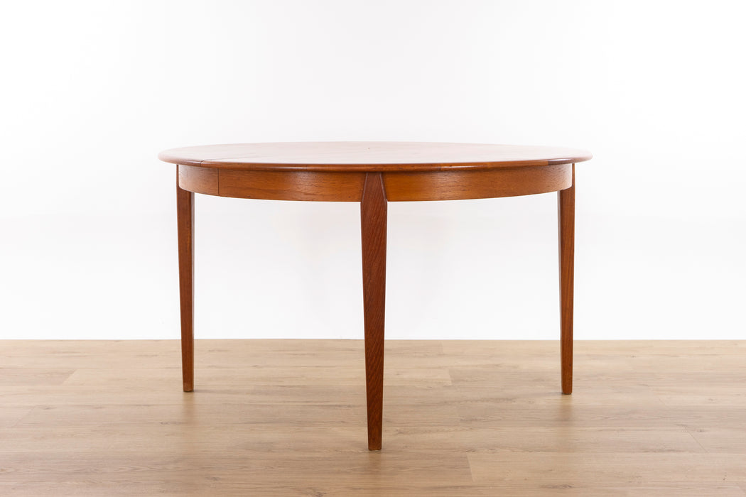 Danish Modern Teak Dining Table by Sigh & Søn - (D1538)