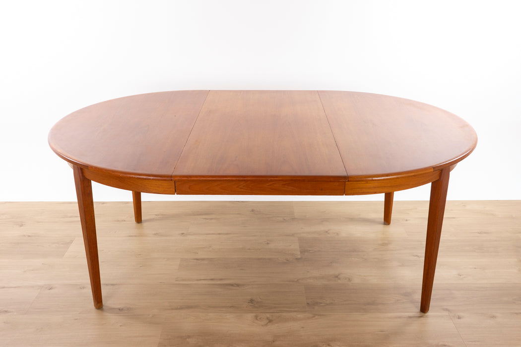 Danish Modern Teak Dining Table by Sigh & Søn - (D1538)
