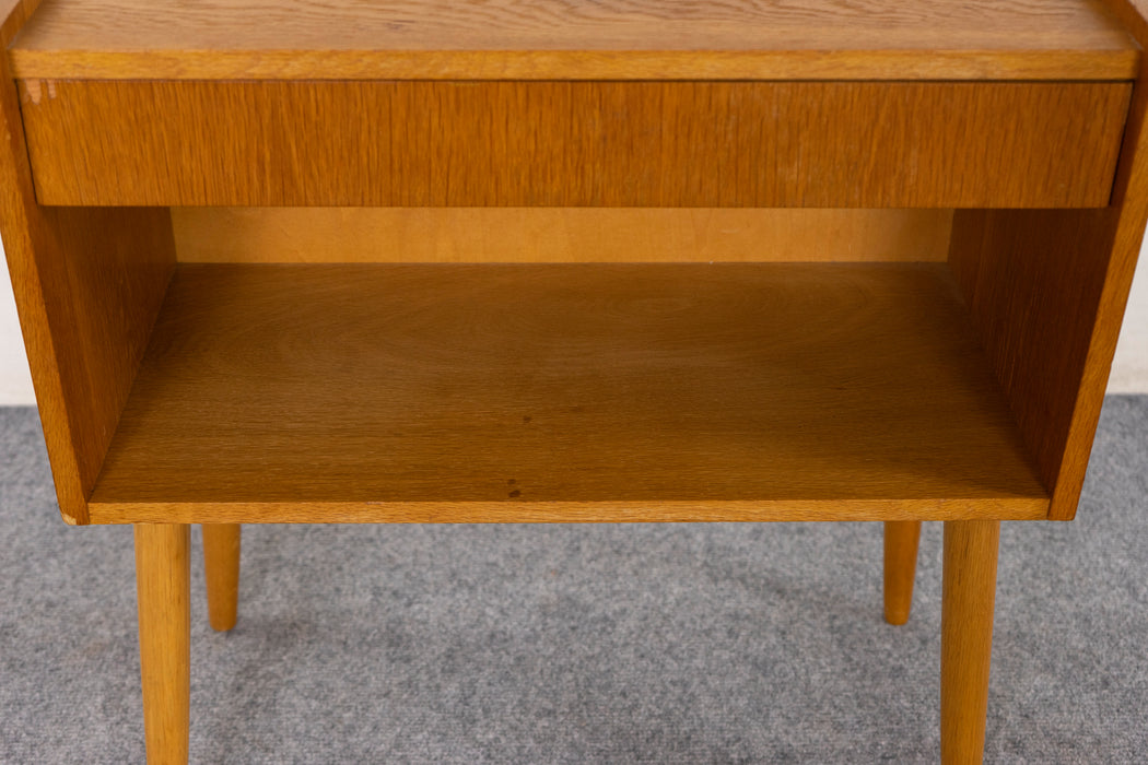 Oak Danish Bedside Table - (326-109)