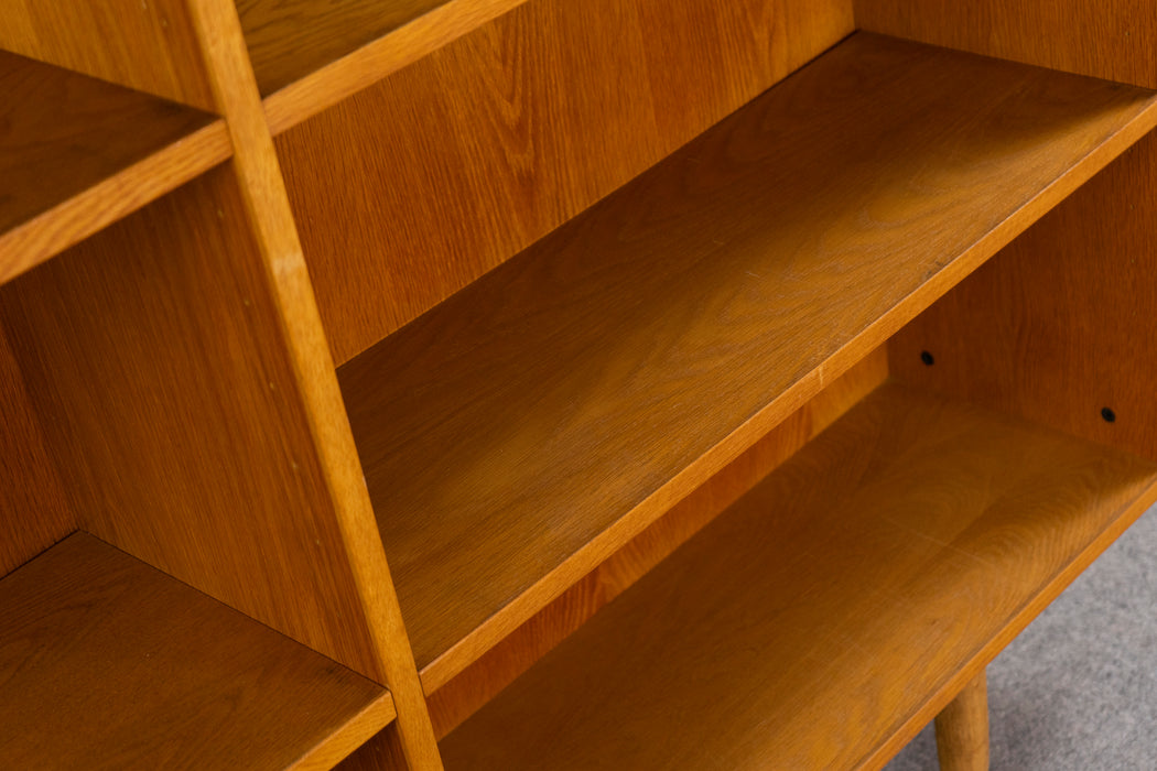 Oak Danish Bookcase - (326-039)