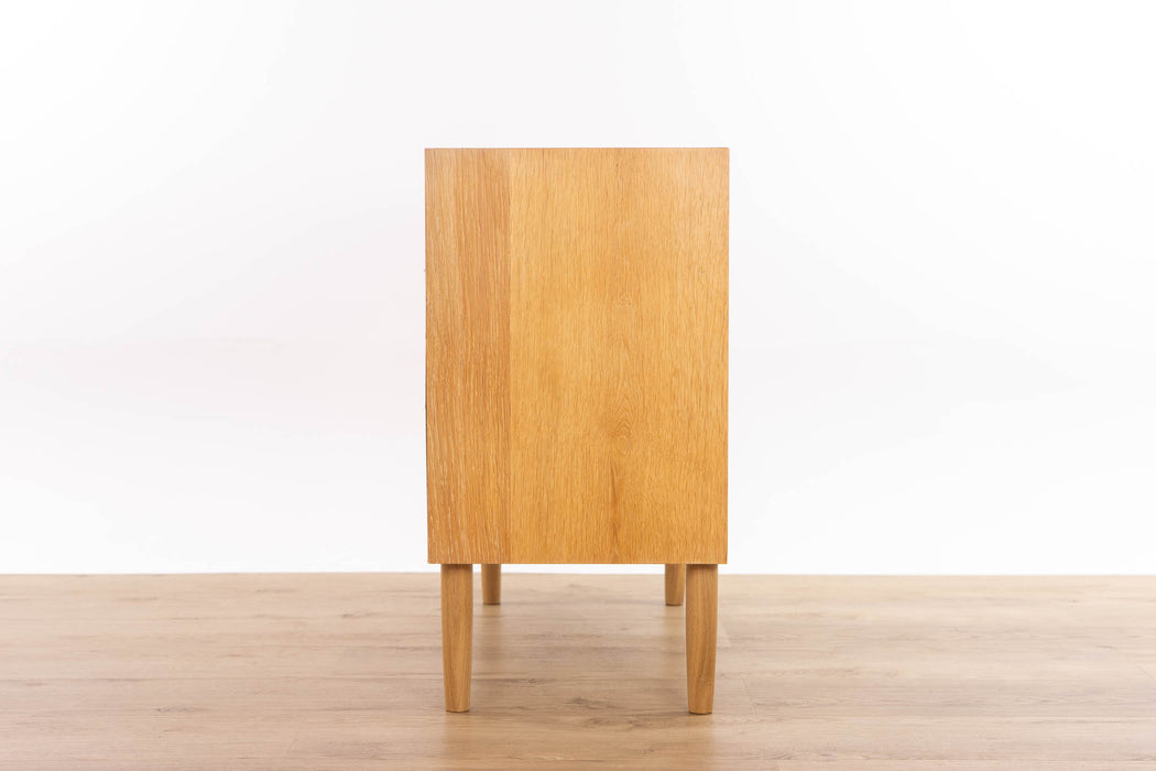 Danish Mid-Century Oak Dresser - (327-023)