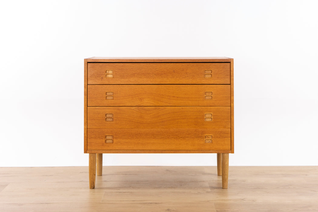 Danish Mid-Century Oak Dresser - (327-023)