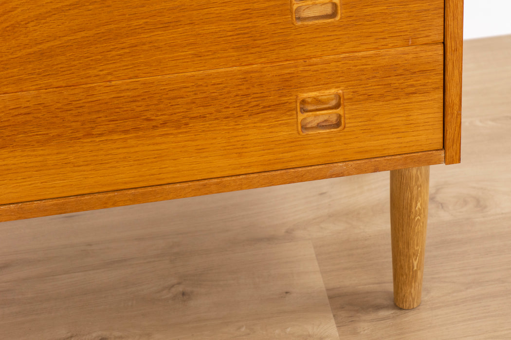 Danish Mid-Century Oak Dresser - (327-023)