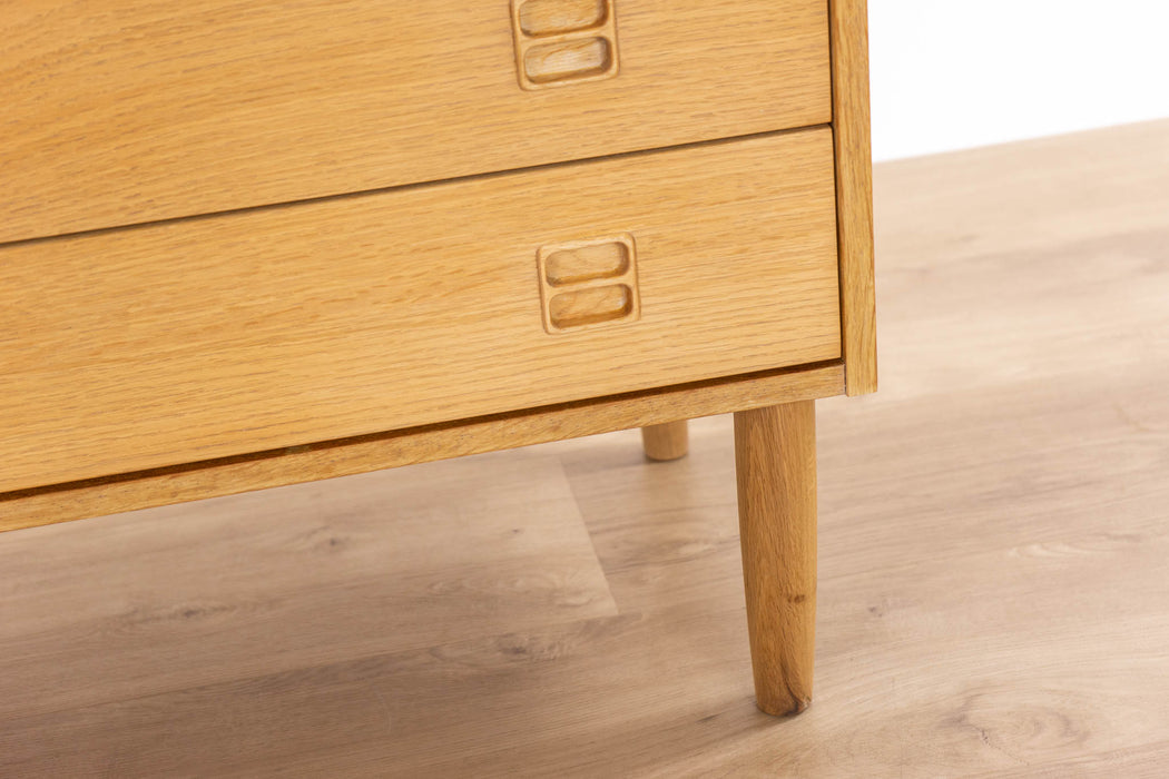Danish Mid-Century Oak Dresser - (327-023)