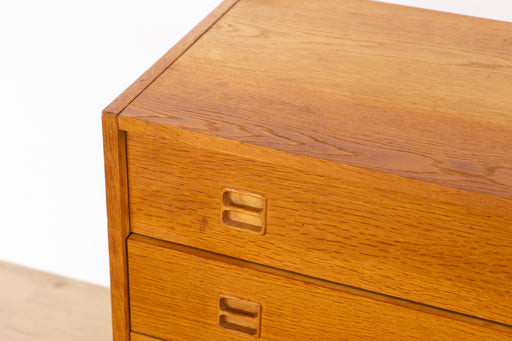 Danish Mid-Century Oak Dresser - (327-023)