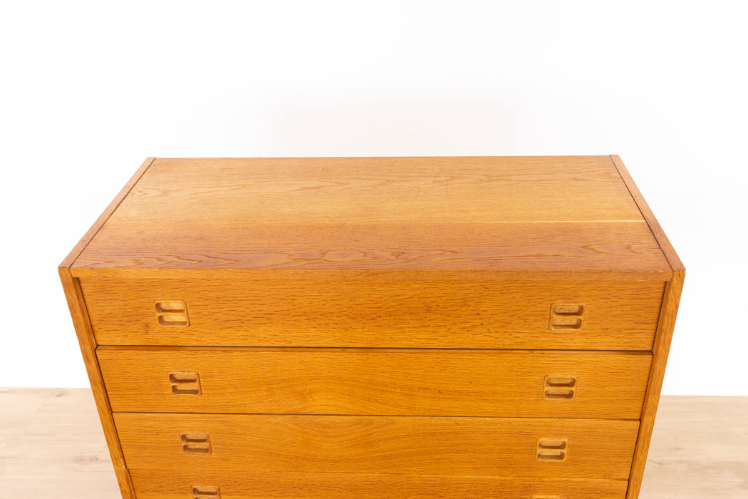 Danish Mid-Century Oak Dresser - (327-023)