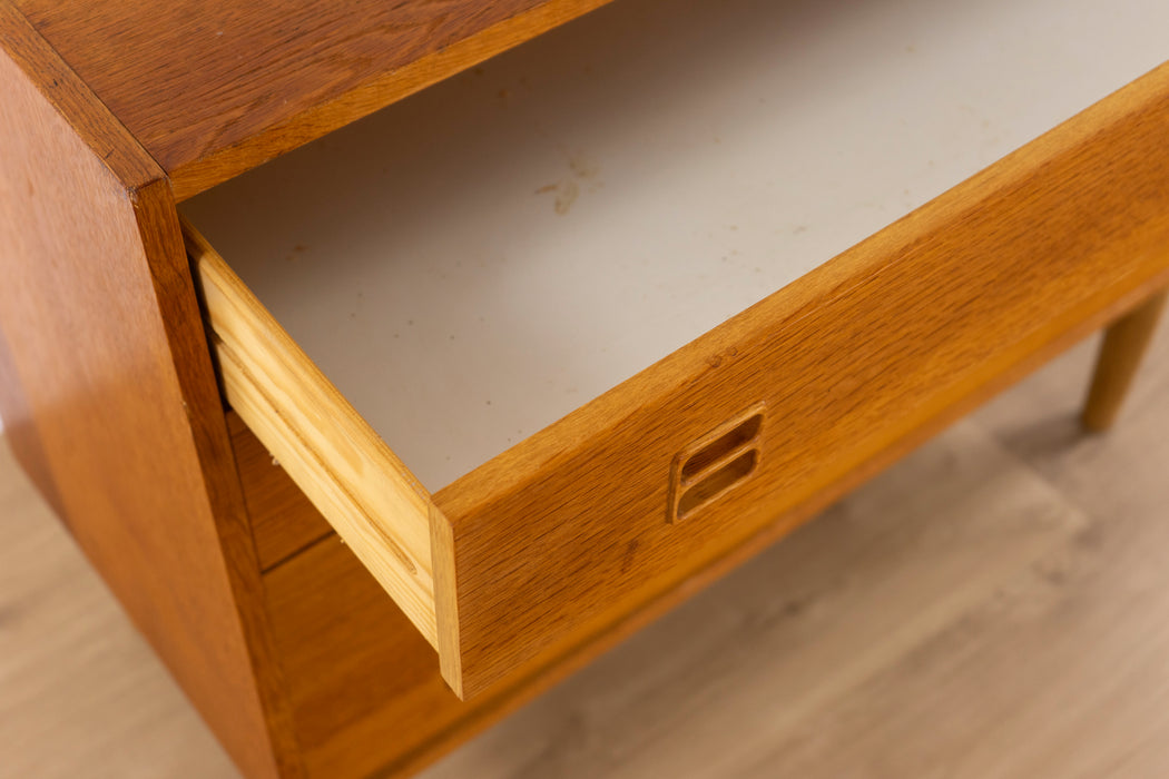 Danish Mid-Century Oak Dresser - (327-023)