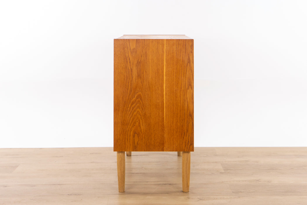 Danish Mid-Century Oak Dresser - (327-023)