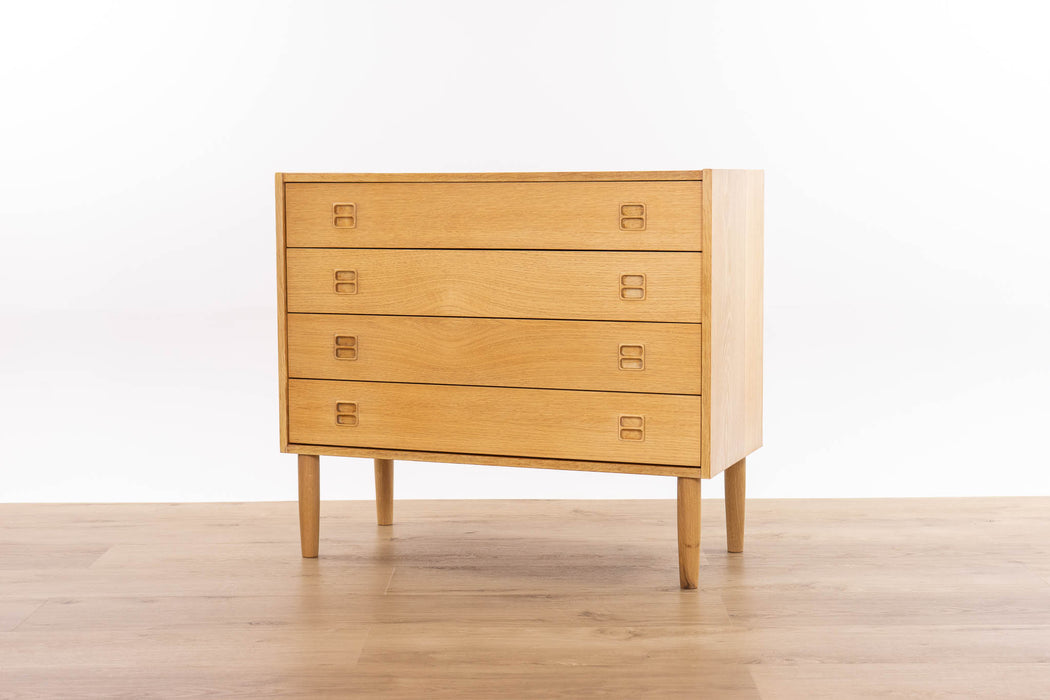 Danish Mid-Century Oak Dresser - (327-023)