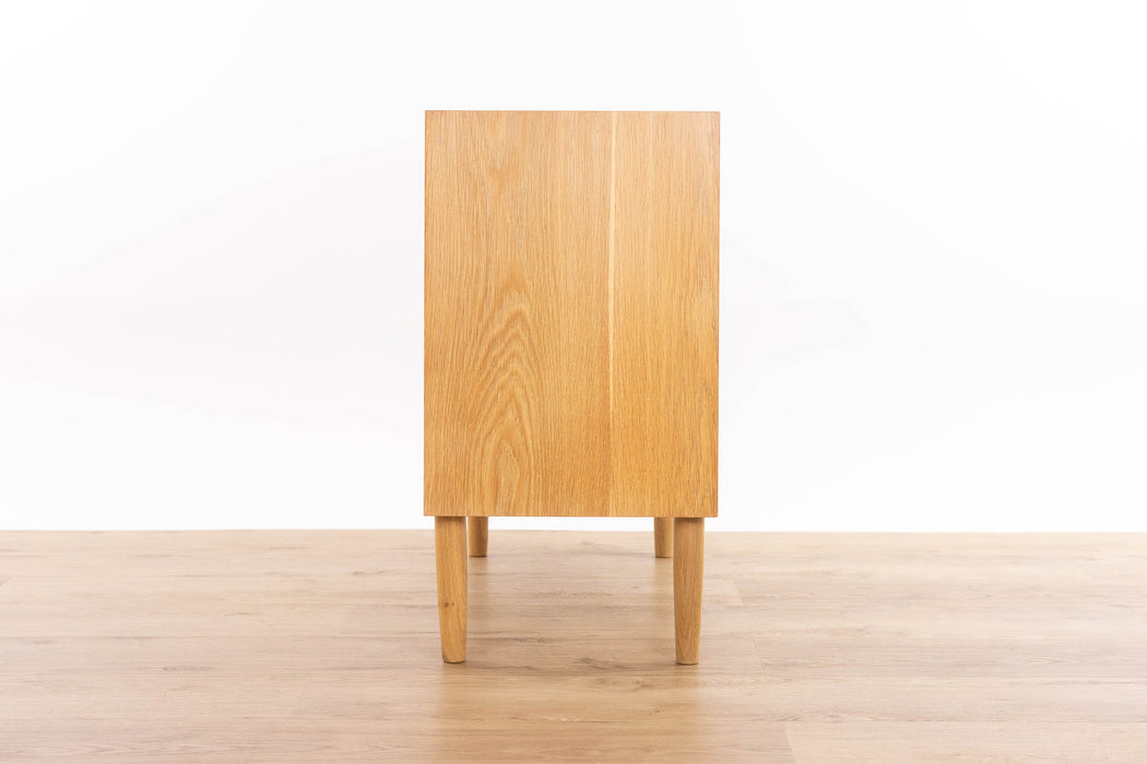 Danish Mid-Century Oak Dresser - (327-023)
