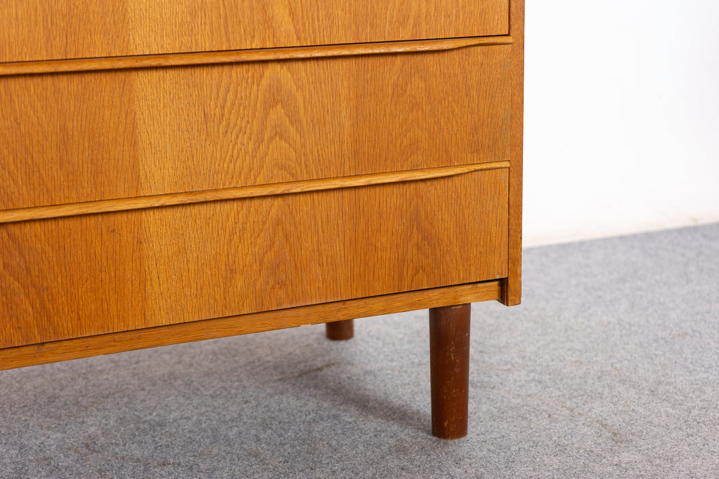 Danish Mid Century Oak Dresser - (327-177)