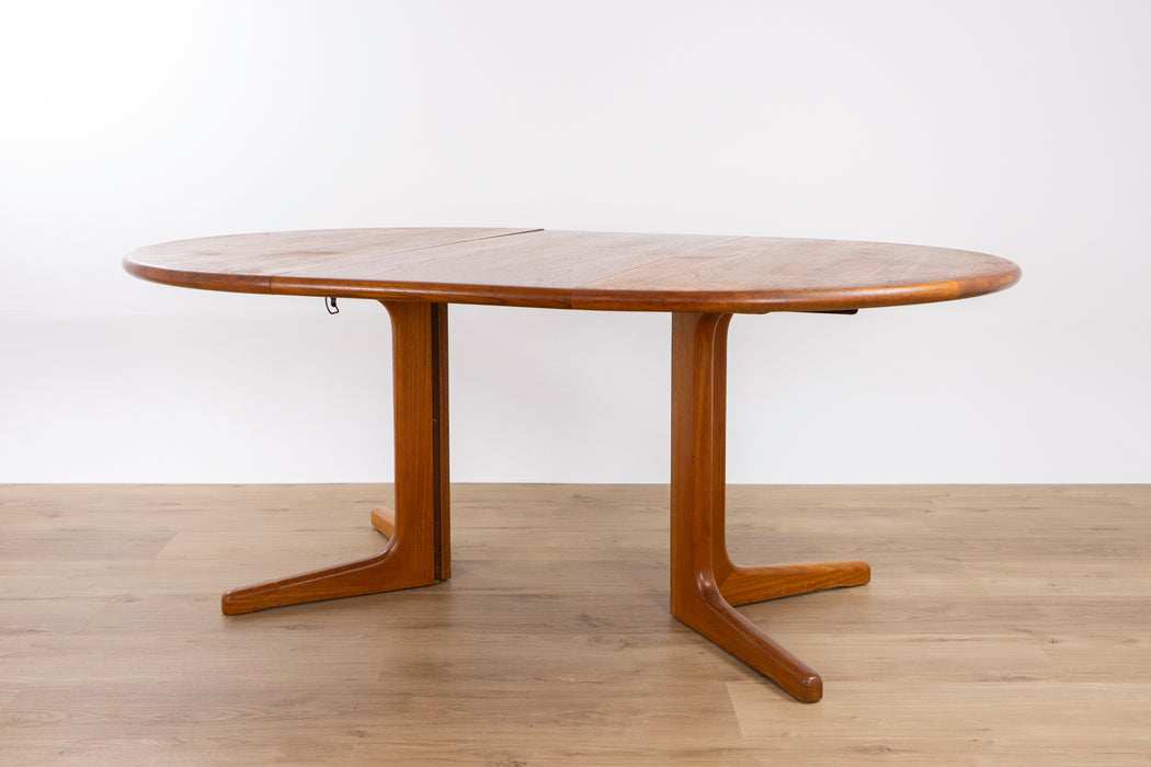 Danish Mid-Century Teak Dining Table - (D1510)