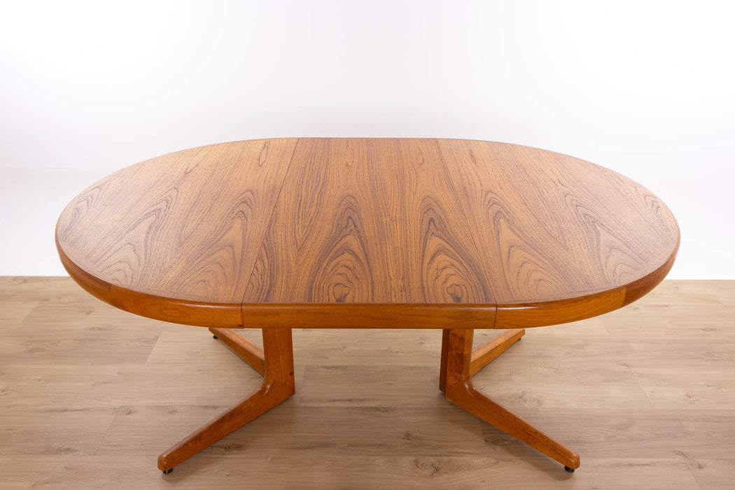 Mid-Century Modern Round Teak Dining Table - (D1626)